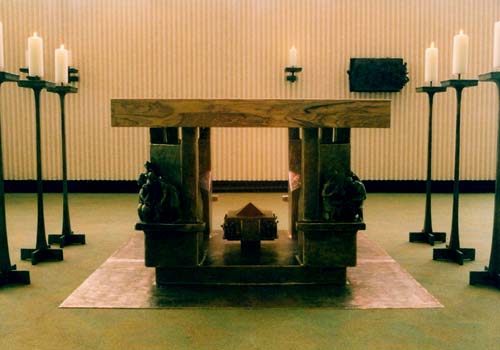 Altar und Leuchter - Olivenholz Bronze